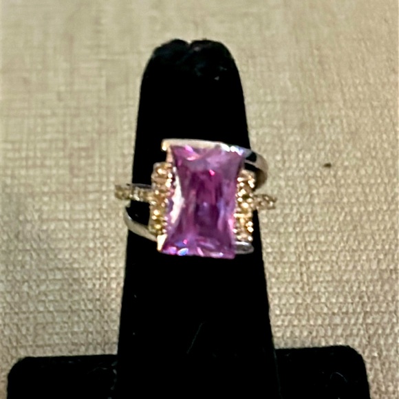 Center stone with CZ’s in the white tone fashion ring - Picture 1 of 3